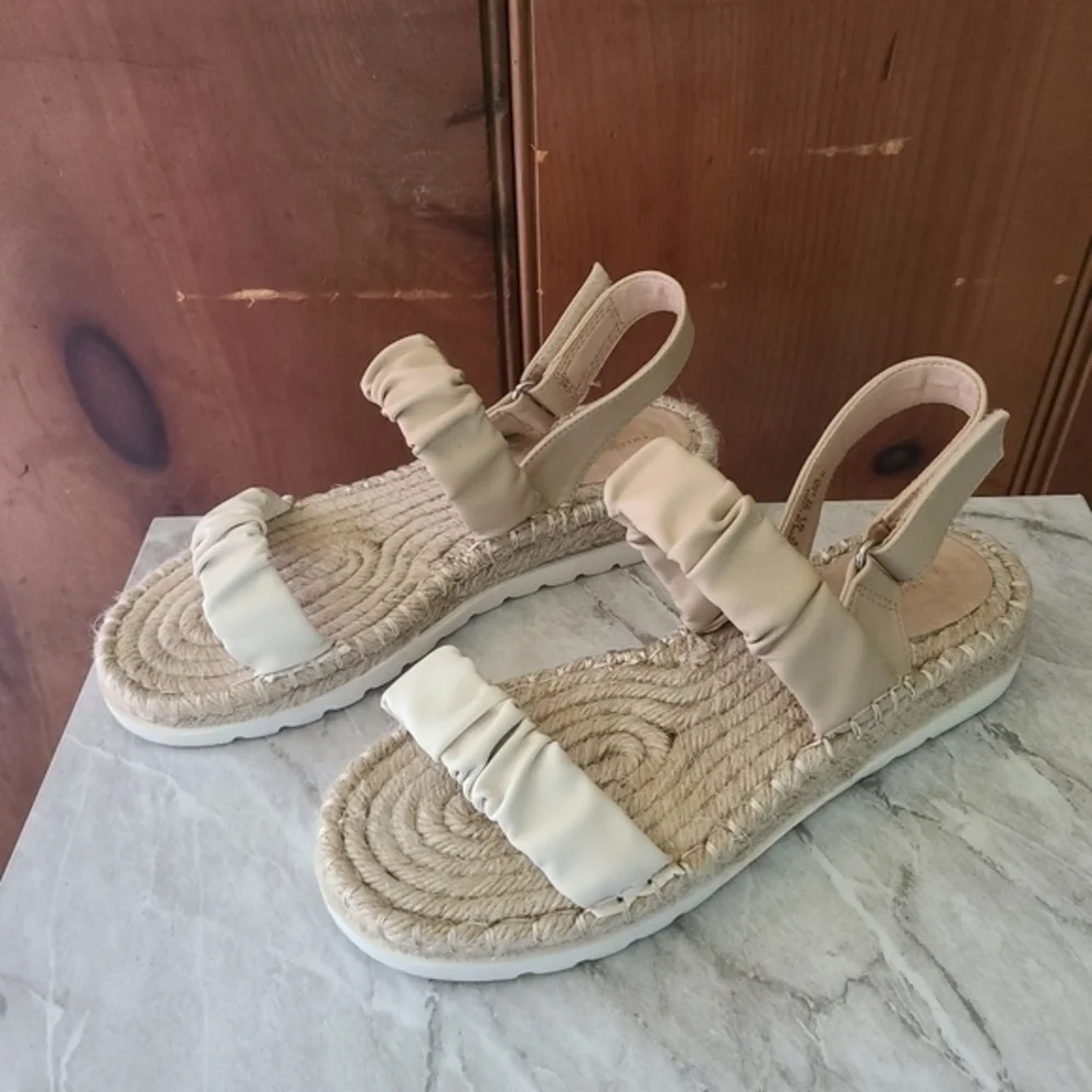 American Eagle Espadrille Wedge‎